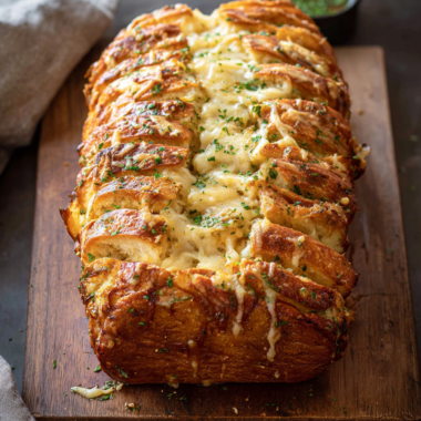 Cheesy Garlic Pull-Apart Bread